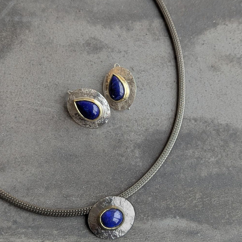 ANNE MORGAN - Silver Cerigyn earrings with lapis in 18ct setting