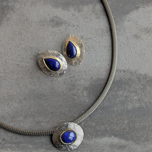 ANNE MORGAN - Cable necklace with lapis in 18ct setting