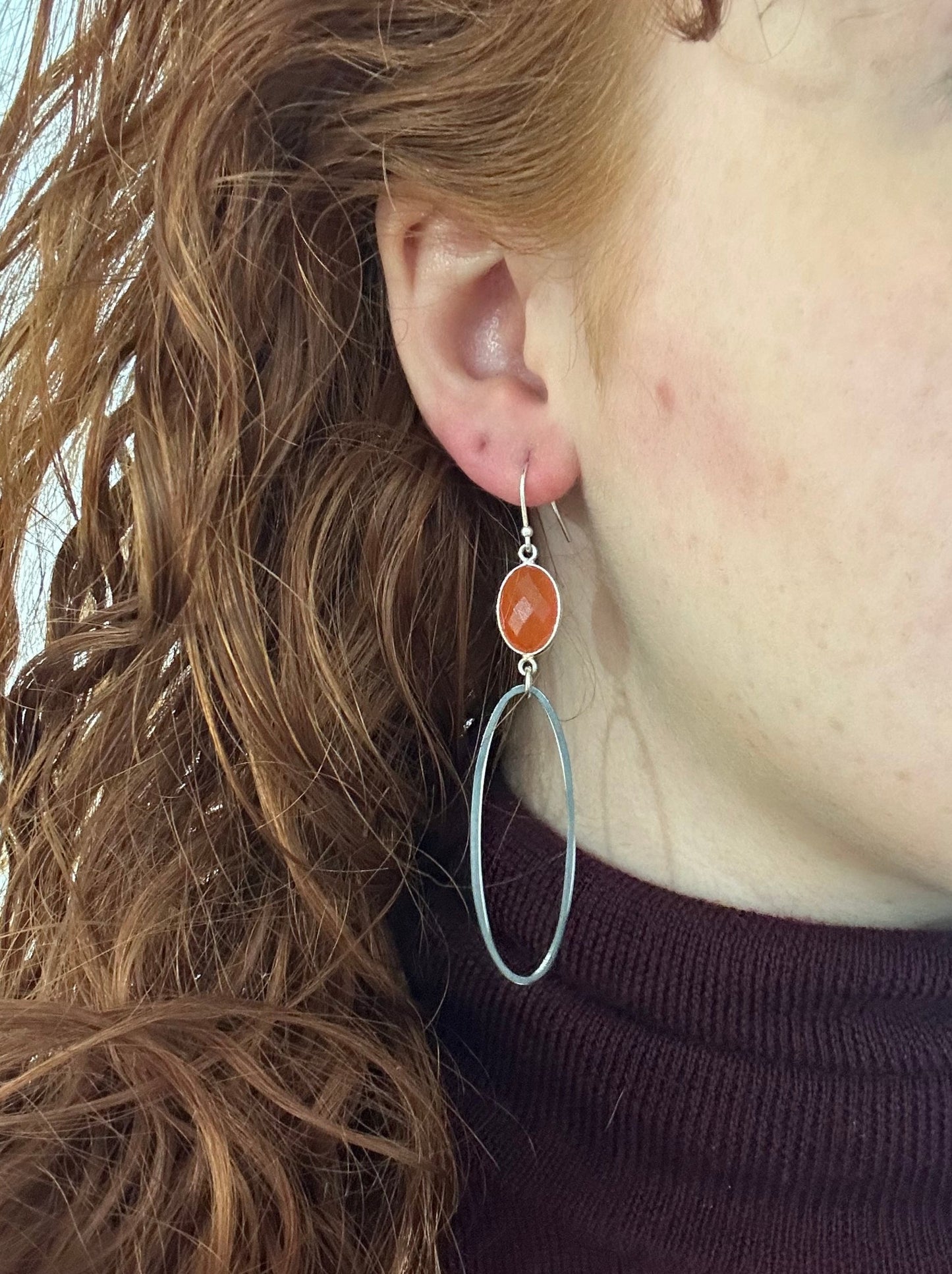 ANNE MORGAN - Oval Earrings in silver and oxidised with Carnelian stone.