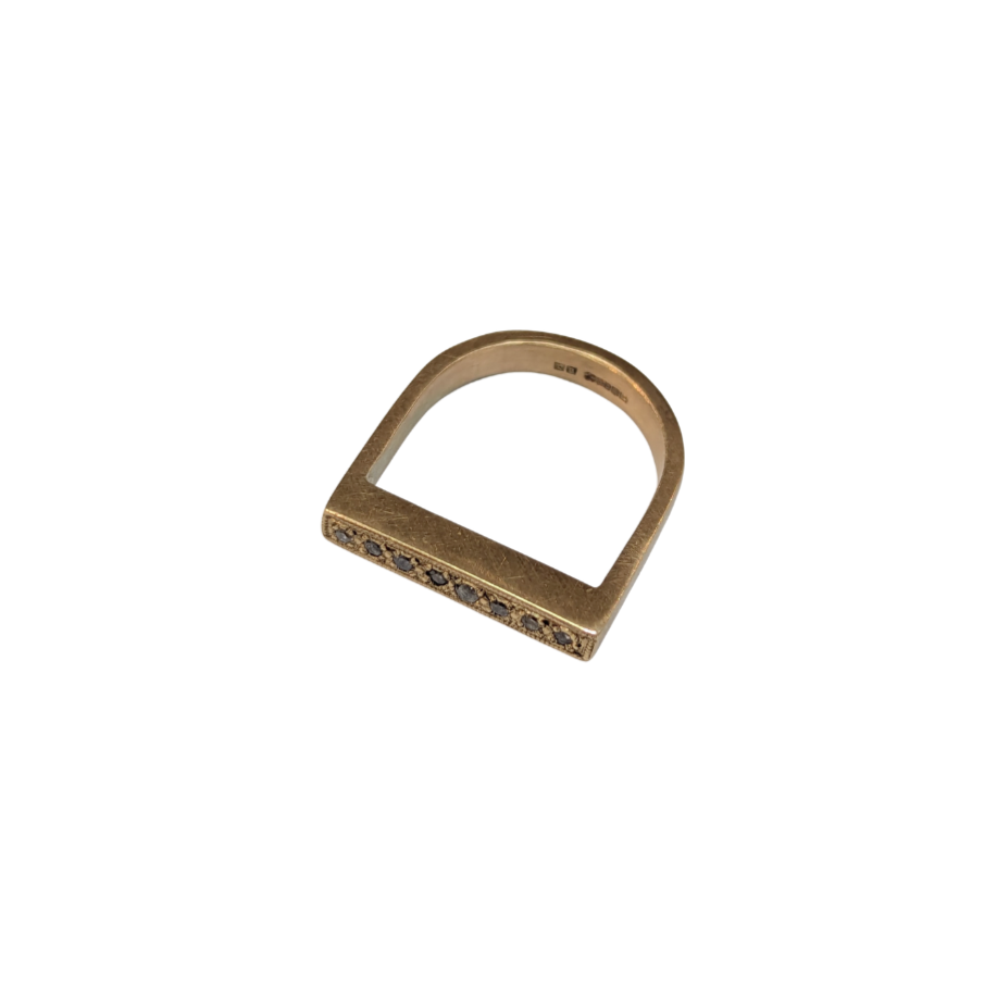 LUCY BURKE - D ring in 9ct with pave set diamonds