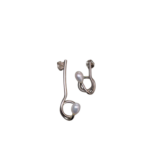 AMAT06 Asymetrical studs with pearls (one short, one long)