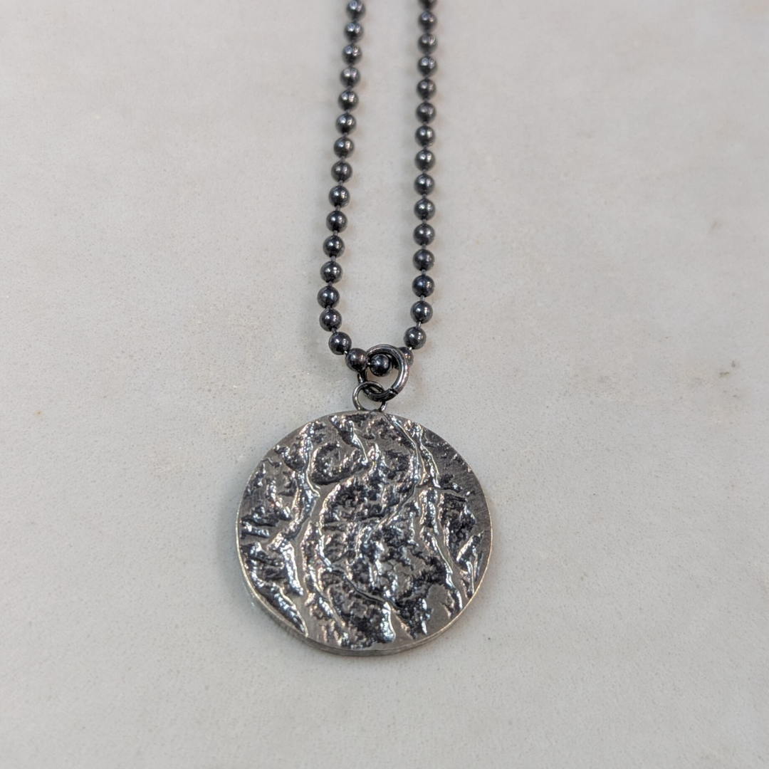 ANNE MORGAN - Moonlens plain silver / ox on ball chain 18"