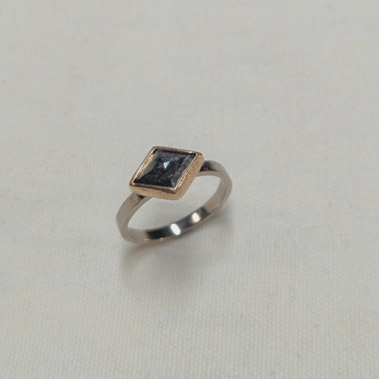 ANNE MORGAN - 18ct white gold with kite diamond ring