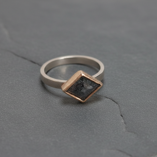 ANNE MORGAN - 18ct white gold with kite diamond ring