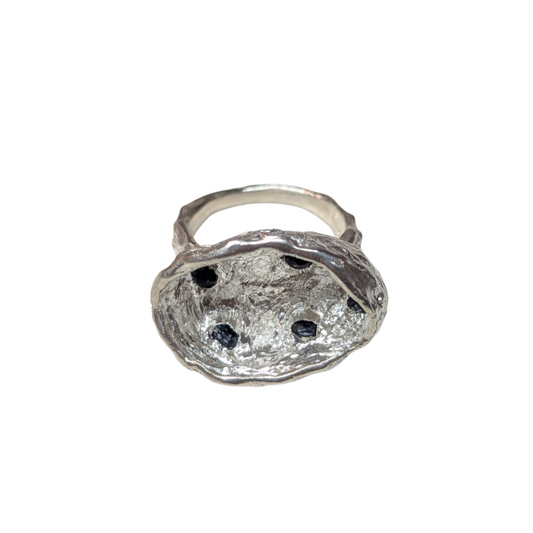CLAIRE QUICK - Textured oval cup with 5 black sapphires cast in place