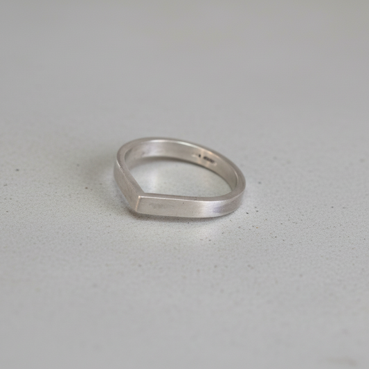 LUCY BURKE - Tear drop ring