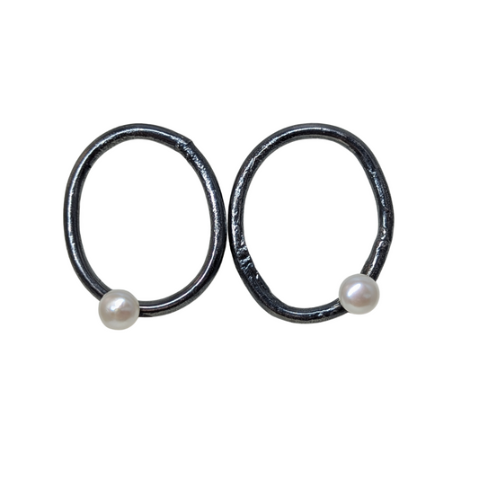 ANNE MORGAN - Moonlink Studs with round pearl