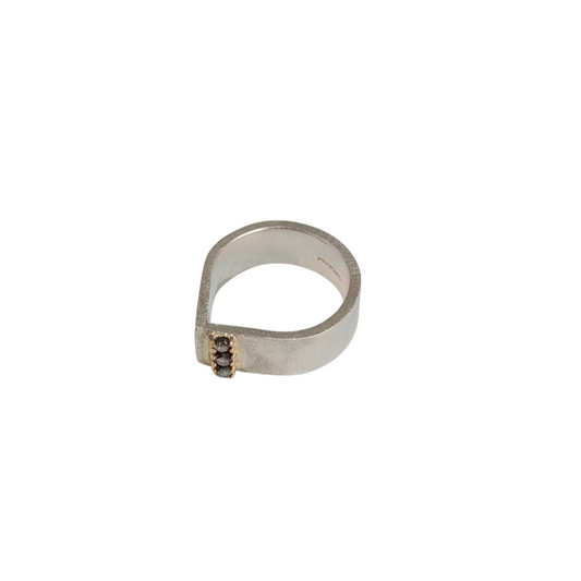 LUCY BURKE - Wide silver teardrop shape ring with 3 diamonds