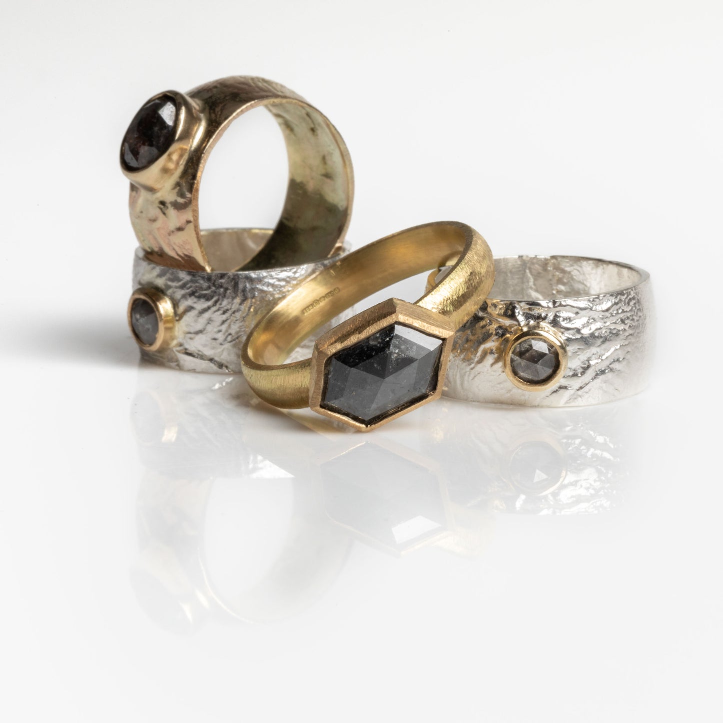 ANNE MORGAN - Orb ring 9ct yellow gold with 1.44ct rose cut diamond