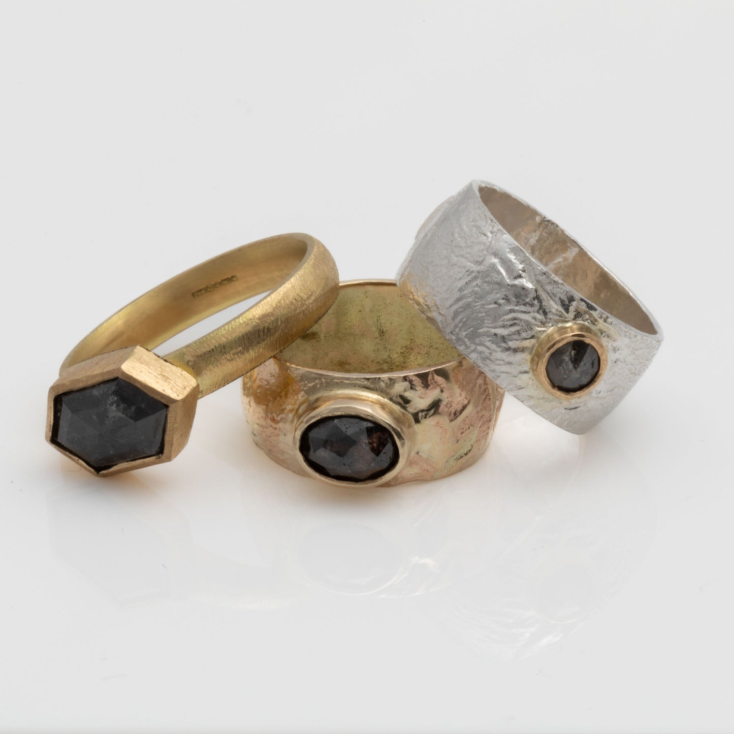 ANNE MORGAN - Orb ring 9ct yellow gold with 1.44ct rose cut diamond