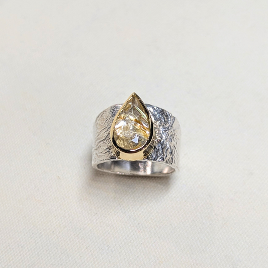 ANNE MORGAN - Luna ring with quartz set in 18ct yellow gold