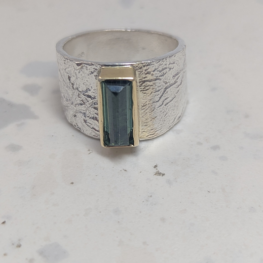ANNE MORGAN- Luna ring, green tourmaline set in 18ct yellow gold
