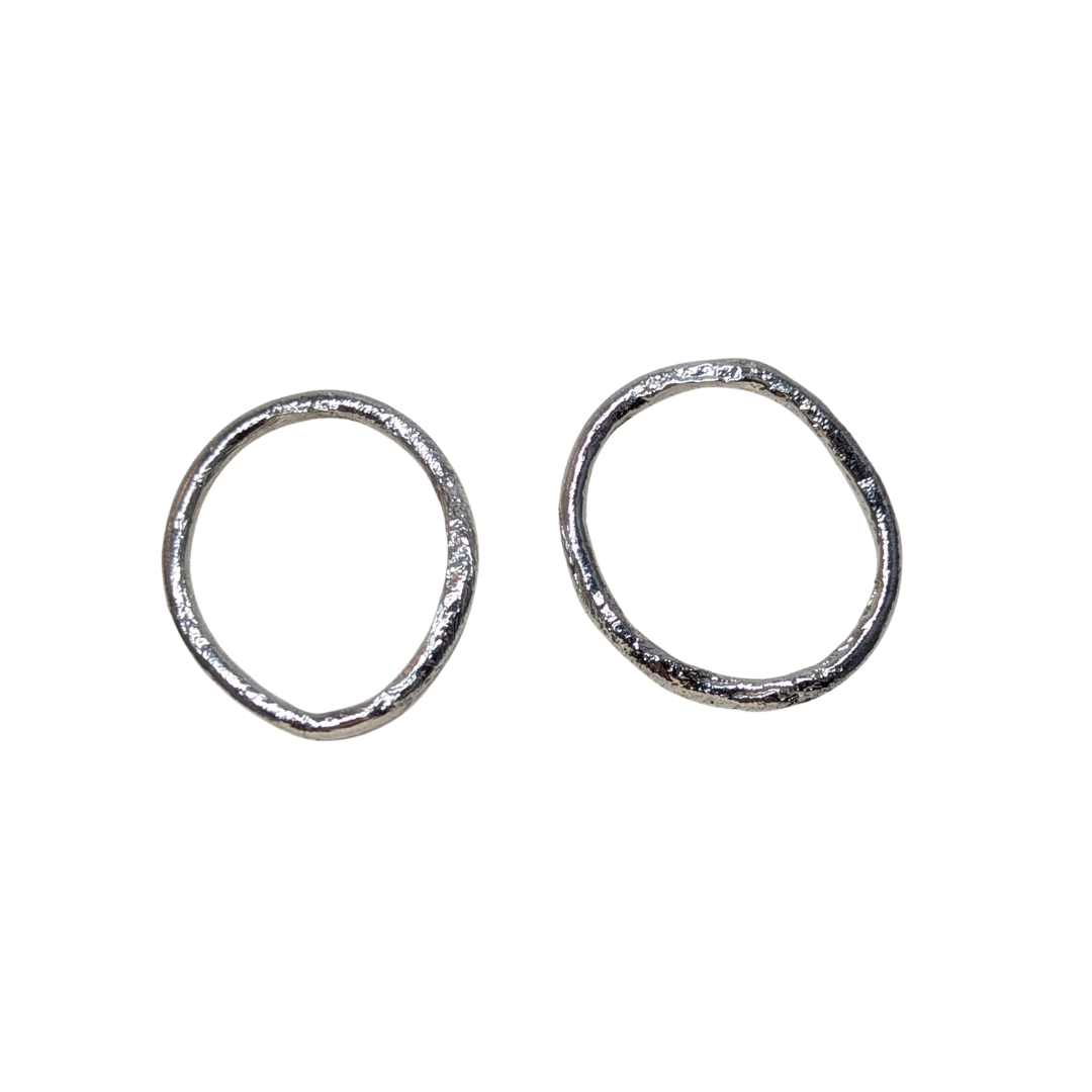 ANNE MORGAN - Moonlink Circle Silver Studs
