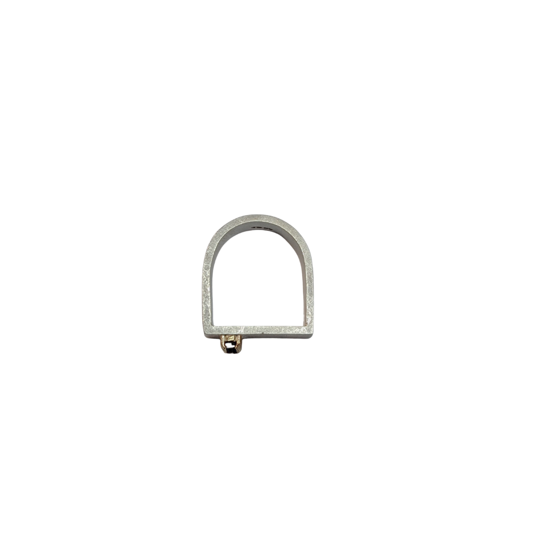 LUCY BURKE - Wide silver D ring with 3 diamonds