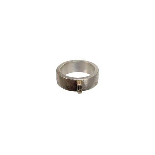 LUCY BURKE - Wide silver ring with baguette lab grown diamond