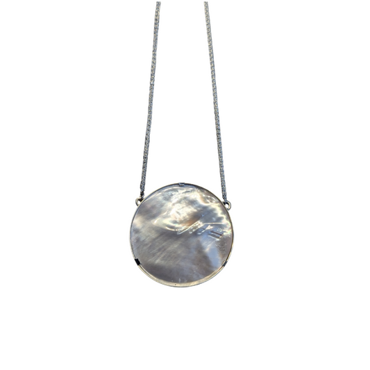 ANNE MORGAN - Mother of Pearl pendant on silver chain