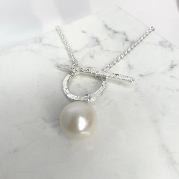 ANNE MORGAN - Moonlink  Baroque pearl pendant