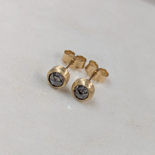 ANNE MORGAN - Salt and pepper rose cut studs in 18ct gold