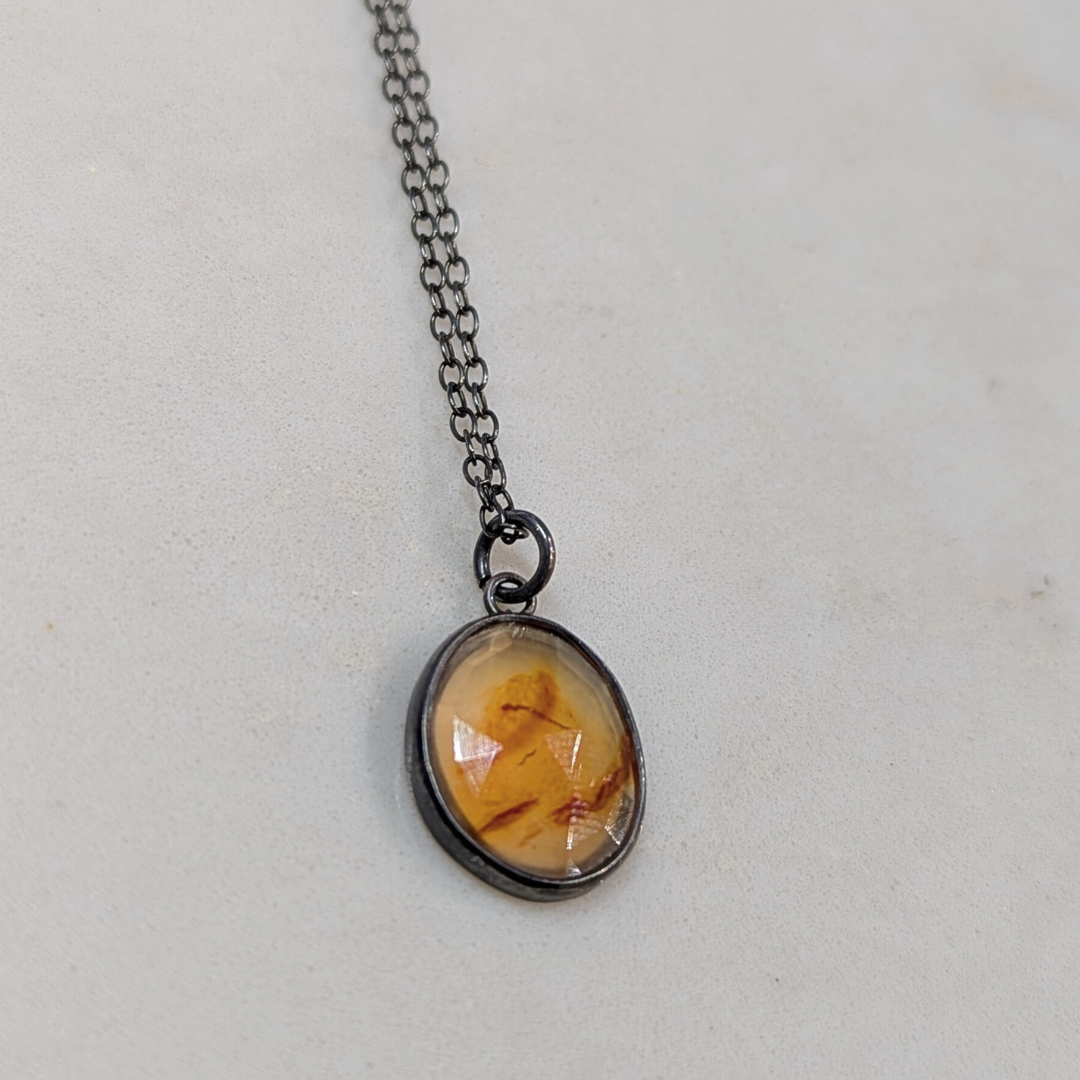 ANNE MORGAN - Carnlian stone pendant ox chain 18"