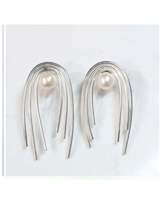 ANNE MORGAN Athena Arched three wires middle pearl silver studs