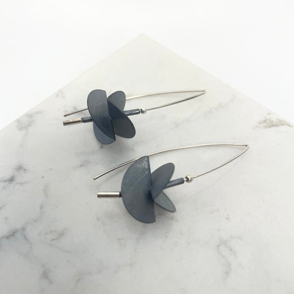 WIKTOR JEWELLERY - Oxidised poppies drop earrings