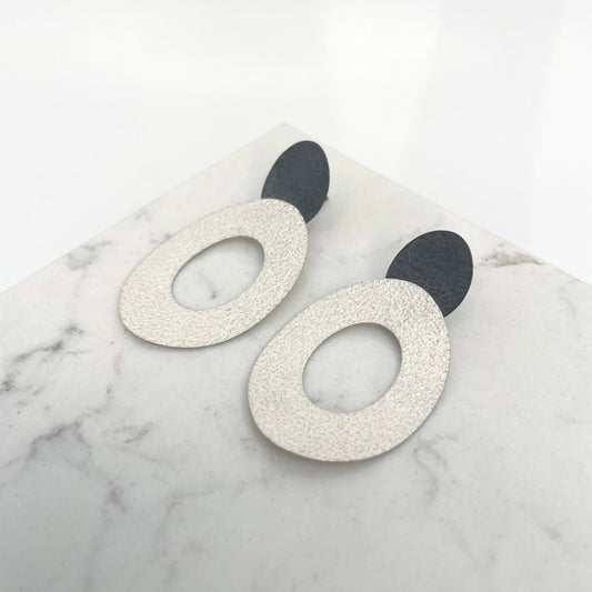 WIKTOR JEWELLERY - Silver/oxidised hollow disc drop earrings