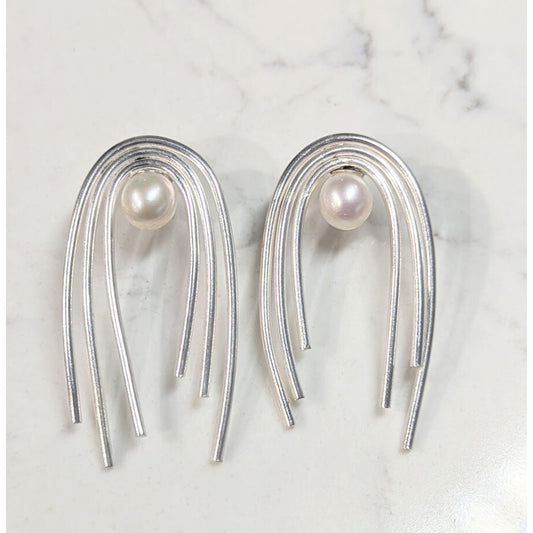 ANNE MORGAN Athena Arched three wires middle pearl silver studs