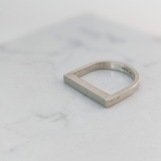 LUCY BURKE - D Shaped Slim Silver Ring