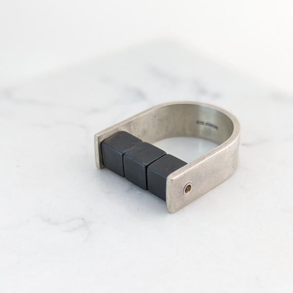 LUCY BURKE - U Wide Silver Ring with Hematite Cubes