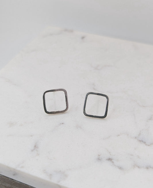 LUCY BURKE - Square studs silver