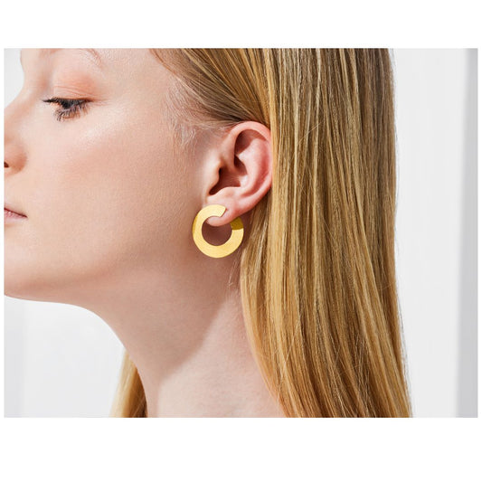 MANU - C shaped studs with 22ct gold