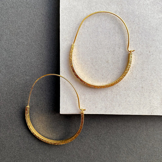 LUCY THOMPSON - BAR Basket Hoops, Small - Gold Plated