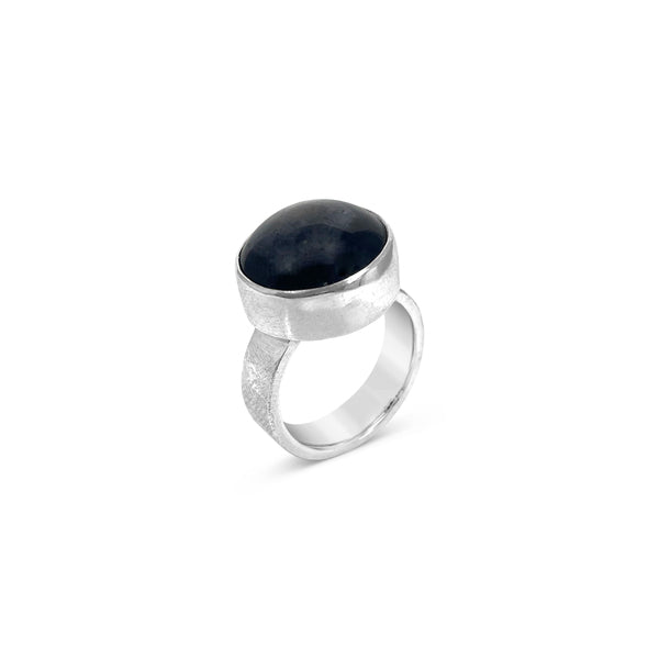 ANNE MORGAN Silver Ring with a 26.65 ct Star Sapphire