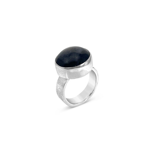 ANNE MORGAN - Silver Ring with a 26.65 ct Star Sapphire