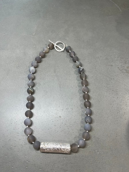 ANNE MORGAN - Druzy bead necklace with reticulated silver bead and T-bar