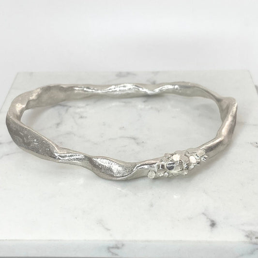 JADE MELLOR - Caddis bangle silver