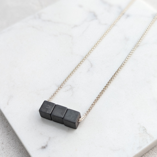 LUCY BURKE - Hematite 3 cube necklace