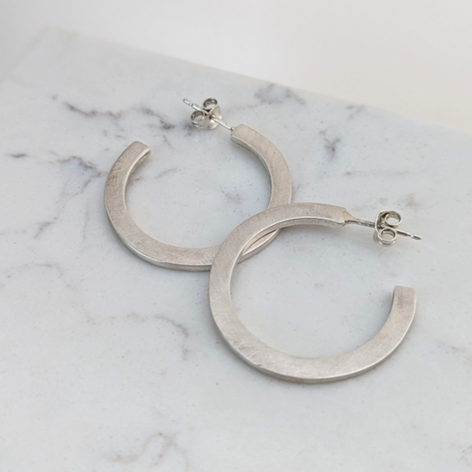 LUCY BURKE - C hoops small silver