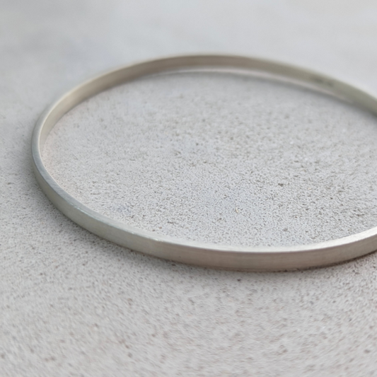 LUCY BURKE - O Bangle Silver