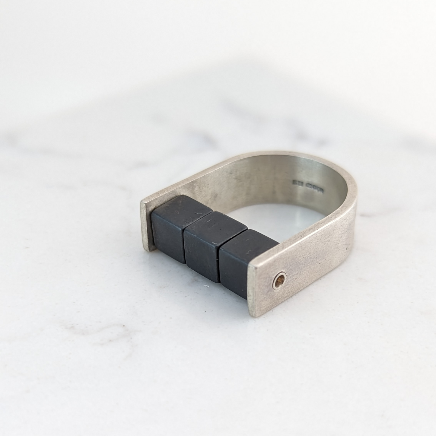 LUCY BURKE - U Ring with Hematite Cubes, Sterling Silver