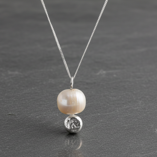 ANNE MORGAN - Single Moondot Pearl sterling silver pendant