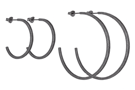 LUCY THOMPSON - Bar thin hoops - large oxidised silver