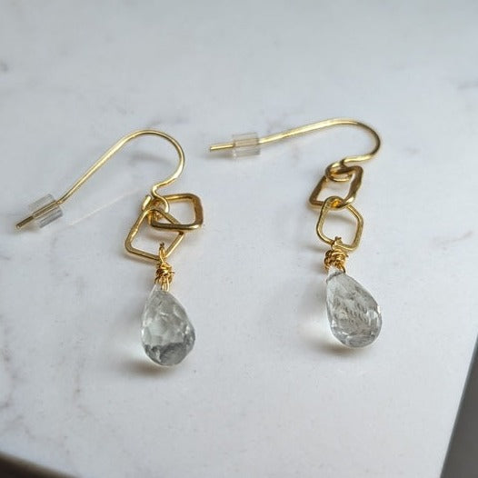 BEA JARENO Indian summer hook drop earrings irregular links with large brio green amethyst gemstones