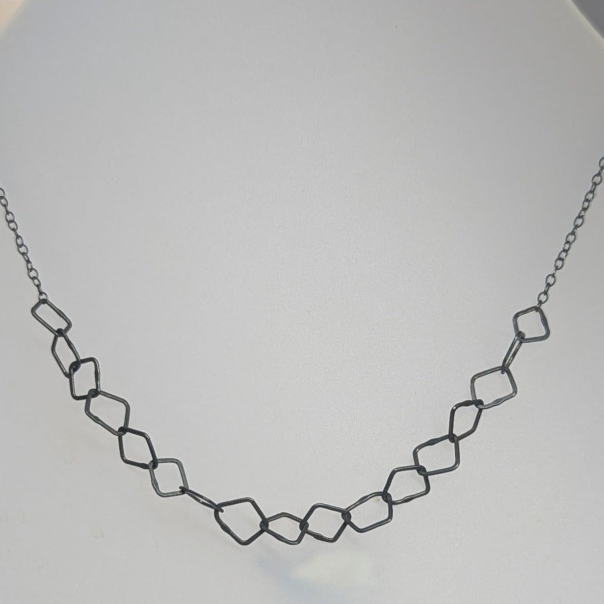 BEA JANERO Indian summer fine necklace in oxidised silver with fine chain