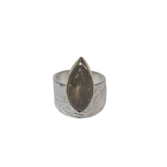 ANNE MORGAN - Luna ring with cabochon quartz set in 18ct yg