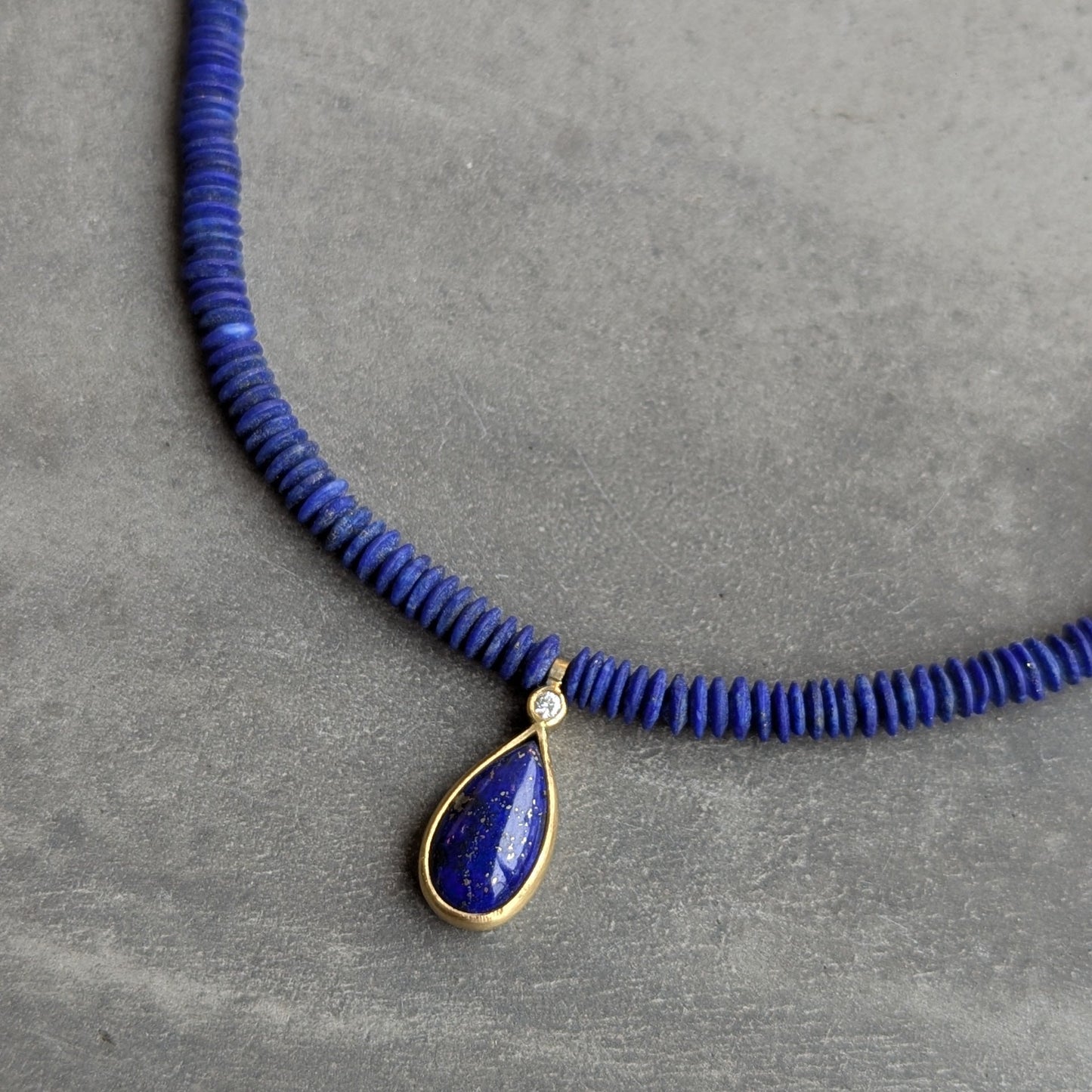 ANNE MORGAN - Lapis necklace with diamond set in 18ct yellow gold