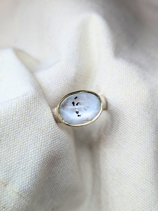 ANNE MORGAN - Lizzie Ring with included topaz and mother of pearl