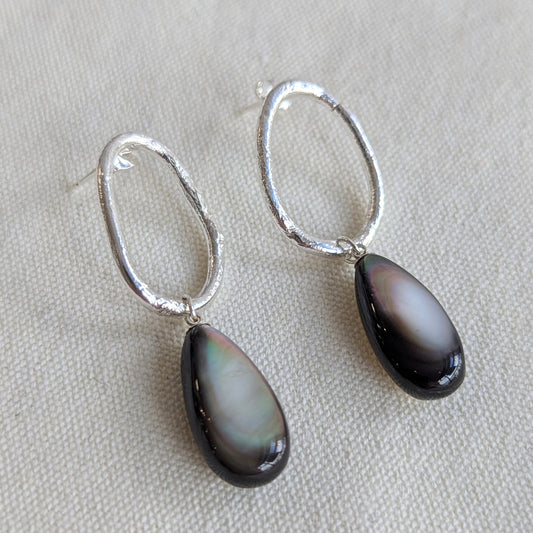 ANNE MORGAN - Moonlink Studs With Black Mother of Pearl Shell