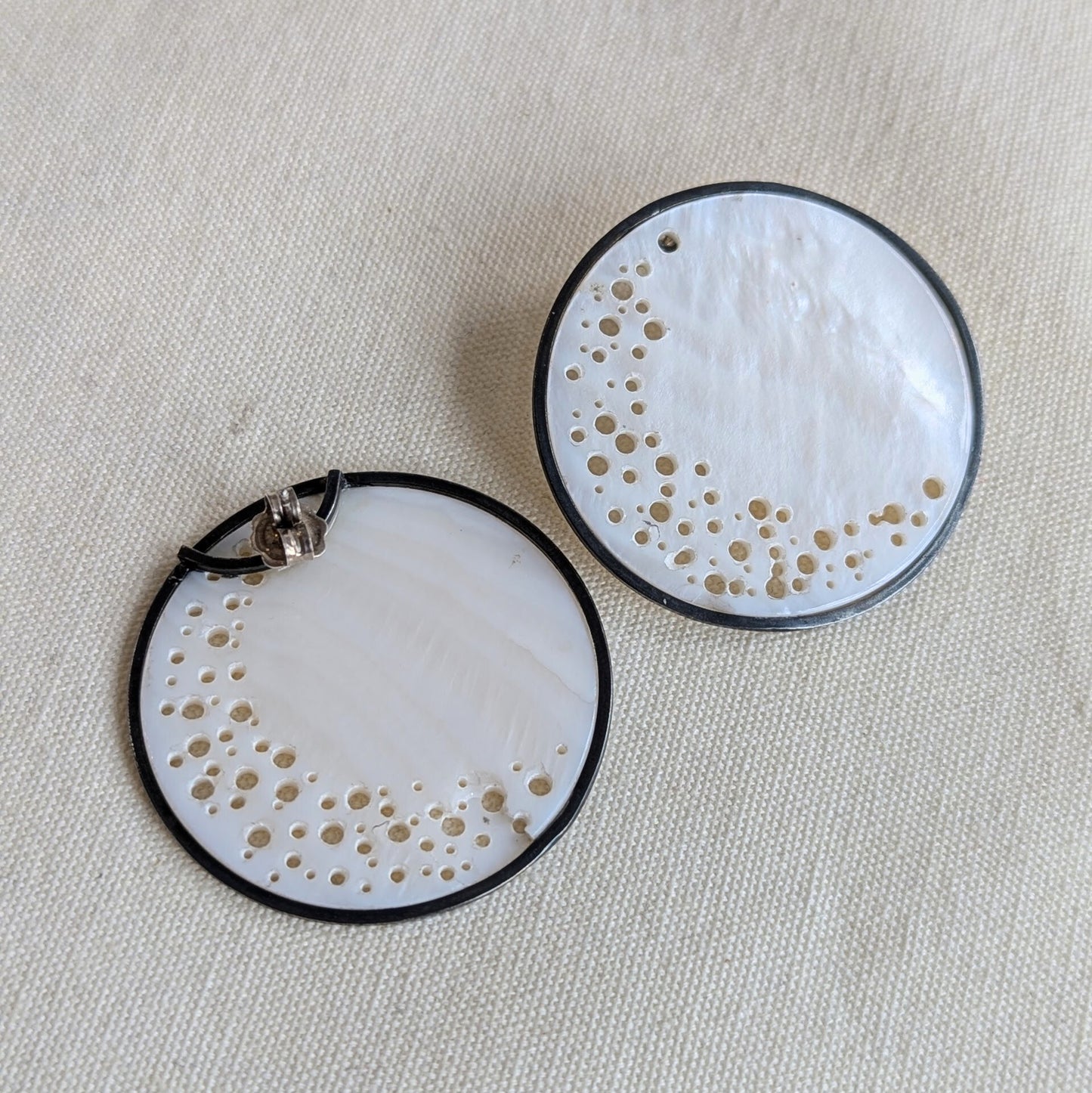 ANNE MORGAN - Mother of pearl errosion disc stud earrings oxidised