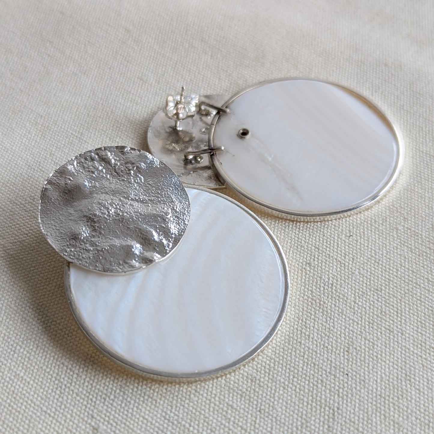ANNE MOR GAN - Seren-Y-Mor mother of pearl earrings